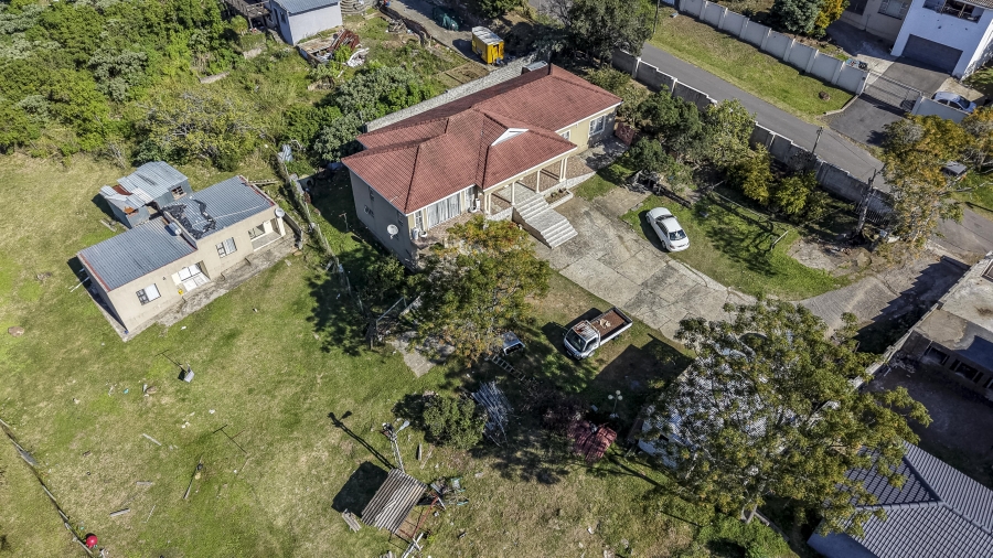 5 Bedroom Property for Sale in Summerpride Eastern Cape